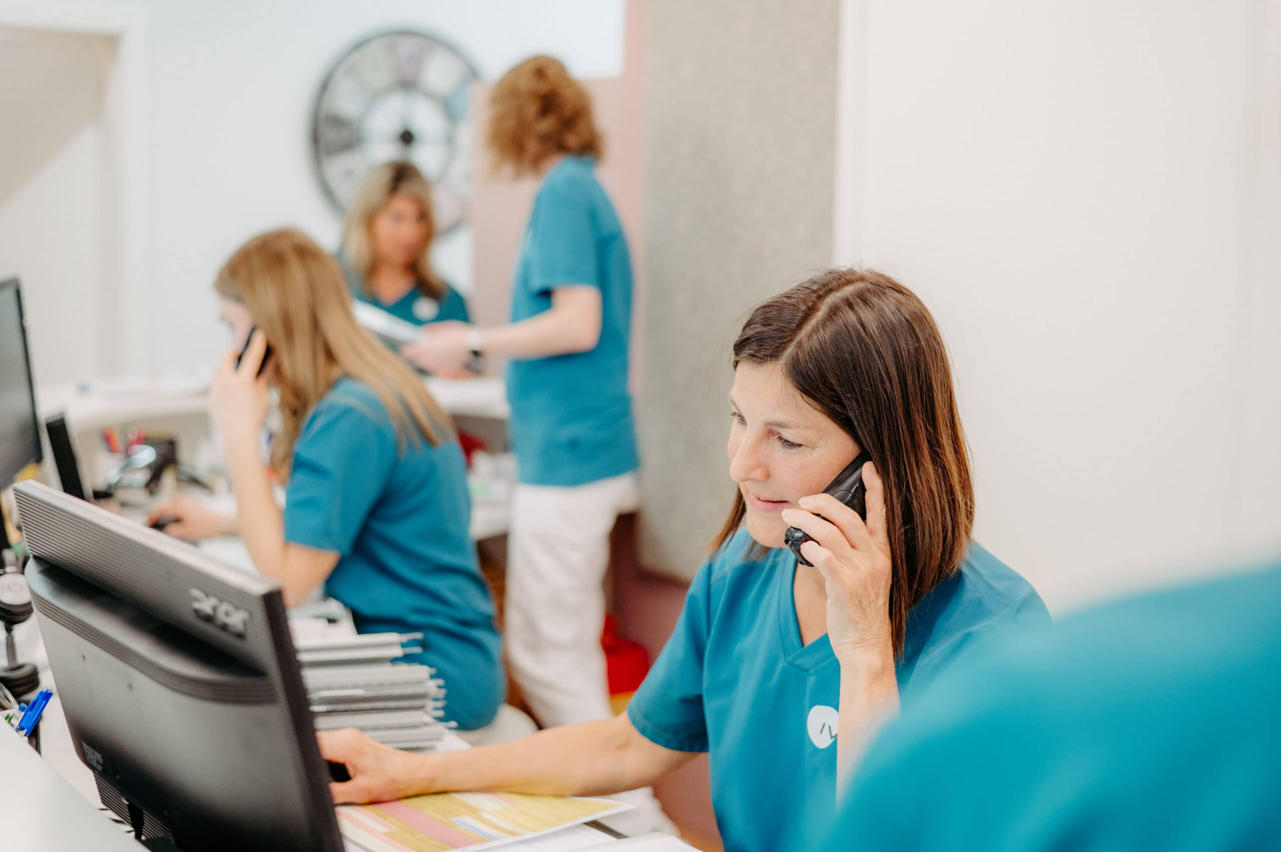Kinderwunschklinik Teammitglied Ilse Ferrara bei der Arbeit