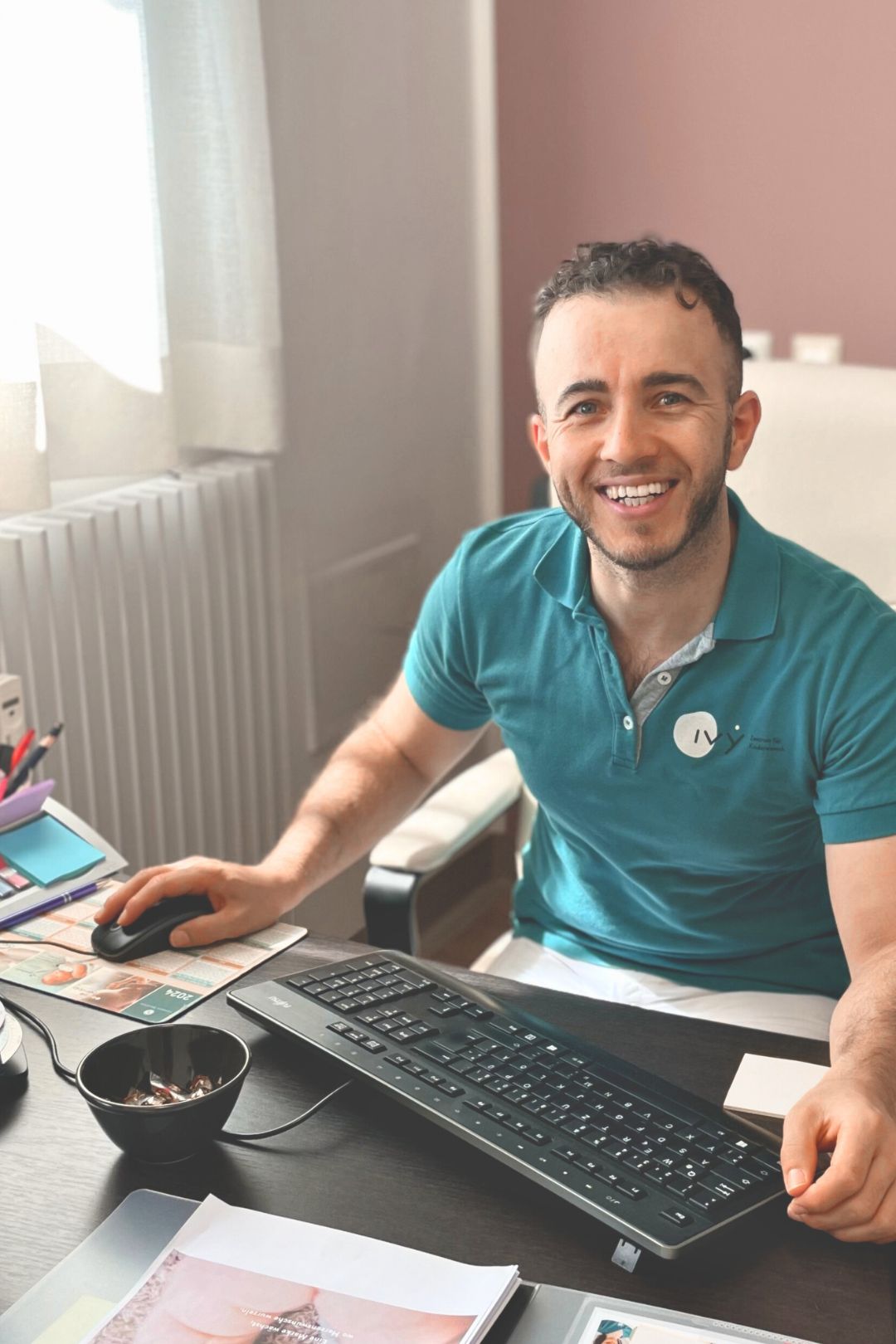 Dr. Mohamad Nabhan bei der Arbeit in der IVY Kinderwunschklinik Wels
